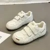 Zapatos Blancos para Niñas 2026 Otoño Nuevas Llegadas Zapatos de Entrenamiento Alemanes para Niños Zapatos Deportivos para Niños Medianos y Grandes Zapatos de Tabla Casuales Versátiles para Estudiantes