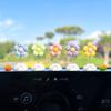 Novos balanços pequenas nuvens frescas flor margarida enfeites de carro console central do carro cabeça balançante flores fofas pequenos enfeites