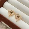 Pendientes de Fuegos Artificiales de Circonita Perla Color Dorado Champagne Estilo Coreano para Mujer, Pendientes Exquisitos y Compactos con un Toque de Lujo Ligero, Únicos y Hermosos