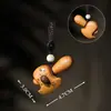 Talla en Madera de Durazno Lindo Colgante de Llavero con Cabeza de Oso Estéreo Accesorios para Pulsera Cuerda Trenzada Colgante con Cuentas Pequeños Accesorios