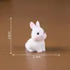 Figuritas de conejitos lindas en miniatura para micro paisajismo, decoraciones DIY para casas de muñecas, accesorios colgantes y adornos pequeños