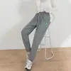 Calça Casual Nova Primavera e Outono Feminina Versátil Solta com Barra Afunilada Elementos de Abelhas Pequenas e Xadrez Calça Esportiva Atacado