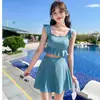 Traje de baño de nuevo estilo 2026 para mujer, Dos piezas de verano con falda, Lindo traje de baño de cuadros para estudiantes para aguas termales, Al por mayor para mujeres