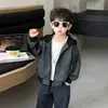 Chaqueta de Cuero de Otoño para Niños 2026 Nuevo Estilo Chaqueta de Cuero con Capucha Elegante para Bebé Niño de Primavera y Otoño