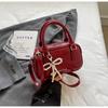 Bolso Pequeño Bolso de Mujer 2024 Nuevo Lazo de Perlas Portátil Bolso Cuadrado Pequeño plateado Para Todo Combinable Bolso Mensajero Bolso Bowling