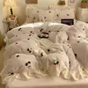 Estilo Coreano Tallado Leche Polar Encaje Francés Juego de Cuatro Piezas Invierno Cálido Engrosado Coral Polar Funda Nórdica Sábana Juego de Tres Piezas