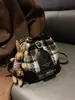 Bolsa Transversal de Ombro Estilo Balde Versátil de Alta Qualidade Transfronteiriça Nova Moda Primavera 2026 Xadrez para o Dia a Dia Feminina