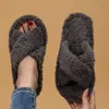 Novas pantufas peludas com tiras cruzadas para mulheres, pantufas de interior, antiderrapantes, confortáveis, silenciosas, respiráveis, ecológicas, pantufas de algodão para outono e inverno