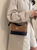 Bolso vintage de gamuza de nicho para mujer, bolso cruzado versátil y elegante con cadena acolchada, bolso de hombro y axila de moda con bloques de color