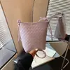 2026 Nuevo Bolso Cubo Minimalista Versátil de Nicho Transfronterizo Casual Cruzado para Viajero Moda Bolso de Hombro Cruzado de Gama Alta