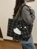 Bolsa de Lã Retrô para o Dia a Dia 2025 Nova Moda Grande Capacidade Bolsa de Ombro Feminina Bolsa Tote para Saída de Estudante Universitário