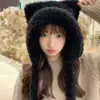 Nuevo Sombrero de Felpa de Invierno Engrosado Cálido Tejido con Protección para las Orejas para Mujeres en Otoño e Invierno Mostrando la Cara Pequeño de Moda Lindo Sombrero de Lana