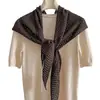 Cachecol com Atmosfera Estilo Coreano, Design Vazado, Xale Triangular de Mistura de Lã, Roupa Externa Feminina, Toque de Luxo, Colete Quente