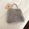 Bolsa Tote de Alta Gama para Viajes Otoño e Invierno Mujer 2026 Nuevo Color Marrón Bolso de Hombro Bolso Peludo de Felpa