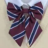 Colección de Pajaritas RayadasPajarita JK Sin Corbata Plana con Plumas Estilo Japonés Camisa de Uniforme Escolar Estilo Estudiante