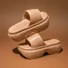 Chinelos com Sola Super Grossa para Mulheres, Novo Estilo de Verão, Sandálias de Exterior Antiderrapantes de Eva para Casa, Chinelos Slip-On Femininos