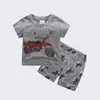 Comércio exterior vestuário infantil: conjunto de duas peças de shorts infantis cinza de algodão com estampa de motocicleta para meninos, em estoque para o verão