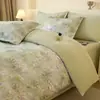 Uma. Conjunto de cama de quatro peças 100% algodão, com lado B em veludo de leite, capa de edredom de algodão escovado, lençol de cama de fleece de coral espesso e quente, e colcha