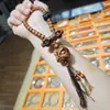 Pingente de bolsa, decoração de interior de carro, fera auspiciosa esculpida em madeira maciça, pulseira com borla vermelha, pulseira de contas de madeira estilo Zen chinês