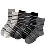 Calcetines a rayas de bloques de color para otoño e invierno, calcetines versátiles de media pantorrilla, sin costuras, modernos y antipelusas, con un estilo preppy y hechos de algodón