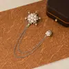 ¡Guau!Corona Retro Europea y Americana Cadena de Borla Moda Ropa Formal Lujo Ligero Gama Alta Accesorio de Pedrería Broche