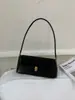 Bolso de hombro versátil nuevo transfronterizo, un bolso de estilo baguette de alta gama, retro y sutilmente lujoso, perfecto para el uso diario a la moda y el uso casual, diseñado para llevarse debajo del brazo