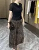26553 Nuevo Daimai Yiyuan Verano 2026 Nueva Camiseta Sencilla y Elegante de Manga Corta Falda con Estampado de Leopardo Versátil para Mujer