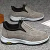 Zapatos Deportivos Casuales Nuevos para Exteriores Transfronterizos Cómodos con Suela Gruesa para Hombre Zapatos para Caminar Zapatos de Montañismo para Correr Zapatos de Cuatro Estaciones de Comercio Exterior