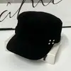 Sombrero Ecuestre Nuevo de Otoño/Invierno Coreano al por Mayor Moda para Mujer Gorra Militar de Felpa Gamuza con Copa Plana Boina Artística Británica de Ala Plana