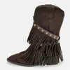 Botas western cowboy vintage de couro macio com franjas para mulheres, novas botas de outono de cano médio com saltos grossos e decorações de rebites, estilo único e que afina a silhueta