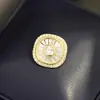 Nuevo Exquisito de Gama Alta Micro-Pavimentado Zirconia Cúbica Redondo Cuadrado Geométrico Pin Pequeño Chapado en Oro Elegante Moda Anti-Reflejo Pin de Solapa Broche