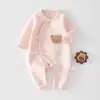 Macacão de Bebê Classe A Algodão Puro Estilo Primavera e Outono Abertura Lateral com Laço de Amarração Roupa Macacão para Bebê Recém-Nascido