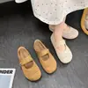 Sandalias cerradas caladas de dos vías para mujer, nuevo estilo de verano a la moda, suela suave versátil, adecuadas con faldas, zapatos Mary Jane franceses