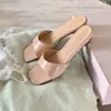 ¡En stock, se envía al instante! Sandalias tipo Mula con Tacón de Cuña Bajo, Punta Cuadrada Estilo Francés, Tira Ancha, Estampado de Leopardo, Mismo Estilo que la Mamá Uva, para Mujer