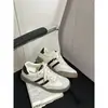 Tênis Casuais Brancos Populares Estilo Retro Alemão com Solado Grosso 2026 Nova Coleção Primavera Versátil Tendência Ins Sapatos Esportivos para Mulheres