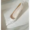 Tacones Altos de Tacón de Almohada Blanca para Mujer, Nuevo Modelo 2026, Estilo de la República de China, Zapatos Cheongsam Hanfu Bordados en Satén, Zapatos de Boda Chinos Retro