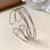 Pulseira Aberta Cruzada Dupla Camada Fosca Simples Leve Luxo High-end Versátil Estilo Frio Retrô Pulseira para o Dia a Dia