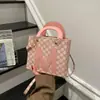 Bolso de Mano Cuadrado Pequeño Estilo Coreano de Moda para Mujer de Este Año, Nuevo Modelo Invierno 2026, Bolso de Hombro Texturizado con Estampado de Letras, Bolso Cruzado para el Trabajo