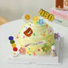 Estilo INS Coreano Lindo Decoración de Pastel Oso de Dibujos Animados Tarjeta de Feliz Cumpleaños Flor Sonriente Enchufe Vestir