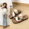 Sandalias de verano 2026 de moda para mujer, tipo chancla con tira para el dedo del pie, tacón de cuña, que realzan la altura y con suelas antideslizantes, adecuadas para diversas ocasiones y vacaciones
