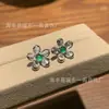 Venta al por mayor del fabricante: Pendientes de Copo de Nieve Verde Natural Xiaohongshu con Incrustaciones de Plata S925, Diseño Fresco y Versátil