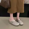 Meias Pantufas Femininas com Bico Fechado, Novo Modelo de Verão 2026, Para Uso Externo, Design Vazado Tecido em Malha, Aumento de Altura Oculto, Sandálias Estilo Birkenstock