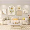 Sala de Estar Minimalista Moderna Pintura Decorativa Floral Mural de Pared de Fondo para Sofá Estilo Nórdico Crema Mesa Pequeña con Flores Combinación Pintura Colgante
