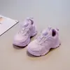 Tênis Dad Shoes Feminino 2025 Outono Novo Botão Giratório Infantil Respirável Malha Única Sapatos Brancos Tênis Masculino