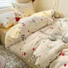 Novo conjunto de cama de quatro peças em algodão acolchoado Classe A para quarto de casa, dormitório estudantil fofo, capa de edredom, lençol, saia de cama, atacado