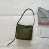 Bolsa de Tela de Nylon para Mujer 2026 Nuevo Verano Versátil Casual Bolso Cruzado, Este Año el Bolso Cubo de Hombro Súper Popular de Moda