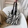 Bolsa con Estampado de Letras para Mujer, Bolso Tote de Gran Capacidad, Bolso de Hombro Simple Versátil, Bolso Tejido de Punto Novedoso Estilo Coreano, Transfronterizo