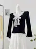 Foto Real Estilo Coreano Encaje Puntada Lazo Anudado Cuello en V Manga Larga Camisa de Punto Diseño de Primavera Sentido Nicho Top para Mujer