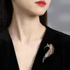 Broche Elegante de Pena de Trigo Luxuoso Moda Feminina Elegante Espiga de Trigo de Cristal Corsage 2025 Novo Alfinete Acessórios para Terno