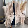 Cachecol Espesso Quente Outono e Inverno Xale Floral Dourado Estilo Europeu Clássico Xale com Franjas Estampado a Quente Lenço de Pescoço Feminino Venda por Atacado